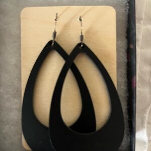 NIB Nickel & Suede Women’s Earrings Black Wood